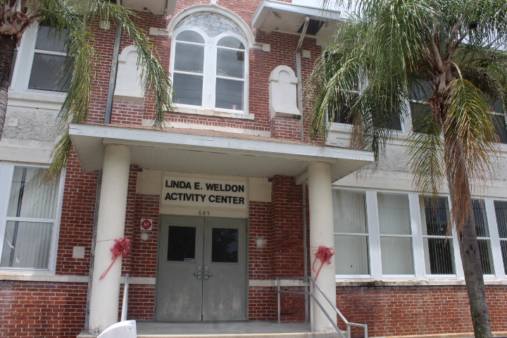 Eagle Lake Rescinds Demolition Bids,Red Brick Schoolhouse Lives On