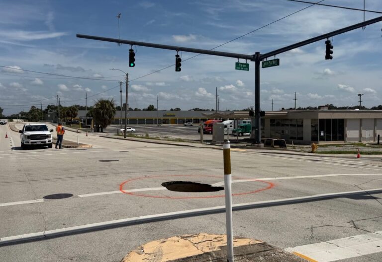 Sinkhole Depression Closes Rose Street And Lake Parker Avenue Intersection In Lakeland