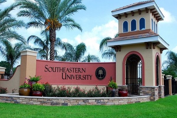 Southeastern University campus in Lakeland, Florida, where 2,498 traditional students are enrolled for Fall 2026